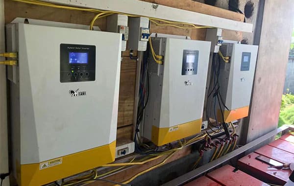 Sistem tenaga surya 5,5 KW di Sierra Arius