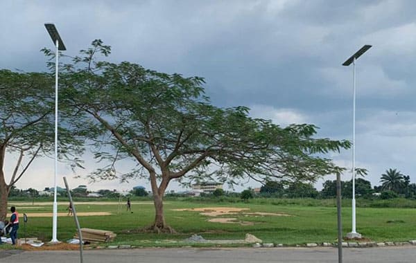 Lampu Jalan tenaga surya terpadu di Kenya