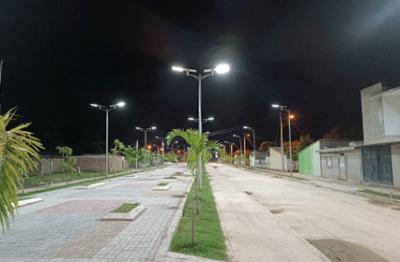 Mengamankan Malam: grosir lampu jalan tenaga surya All-in-One untuk keselamatan publik