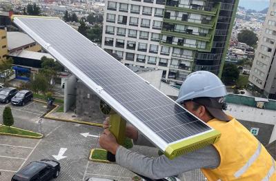 Semua dalam satu lampu surya: pilihan baru dalam energi hijau