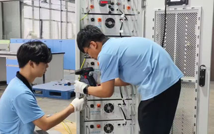 Instalasi Sistem Penyimpanan Energi Komersial Baterai Lithium 60KWH 13