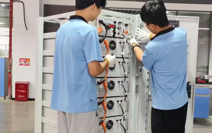 Instalasi Sistem Penyimpanan Energi Komersial Baterai Lithium 60KWH 15
