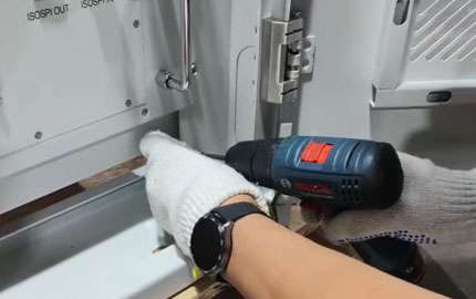 Instalasi Sistem Penyimpanan Energi Komersial Baterai Lithium 60KWH 16