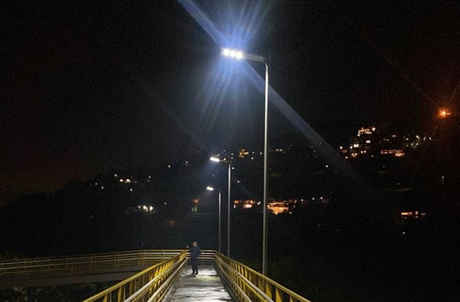 200 Set Proyek Lampu Jalan Surya di Kolombia
