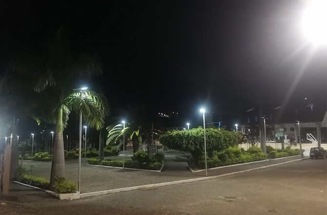 Anern 50 Set Lampu Jalan Surya SLZ2-60W di Proyek Taman Ekuador