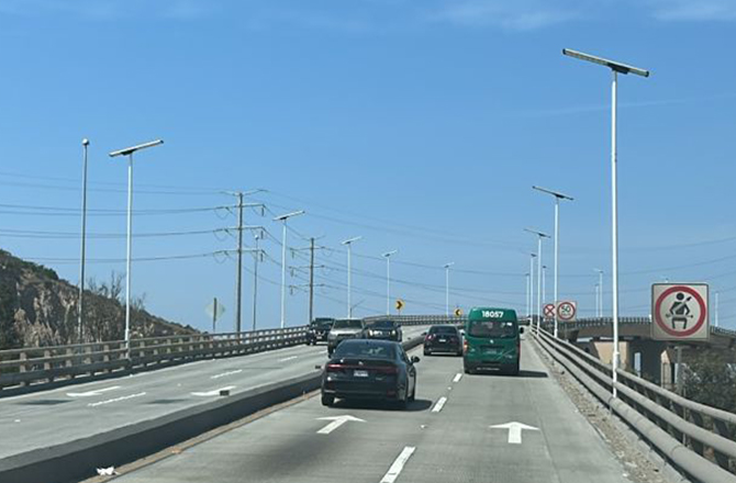 Anern 68 Set Lampu Jalan Surya SLZ-120W dalam Proyek Penerangan Komunitas Meksiko