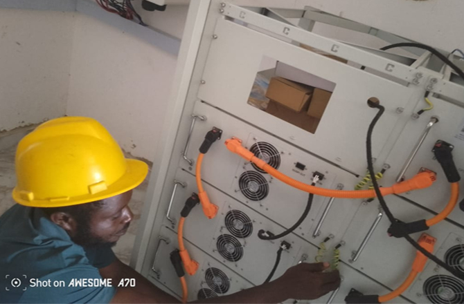 Proyek Sistem Penyimpanan Tenaga Surya Komersial 50kW Anern Ghana