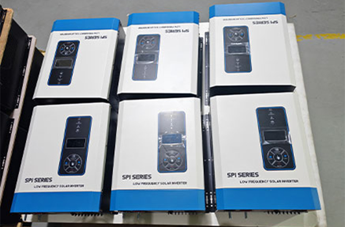 Apa Arti Koneksi Paralel Inverter Surya Frekuensi Rendah?
